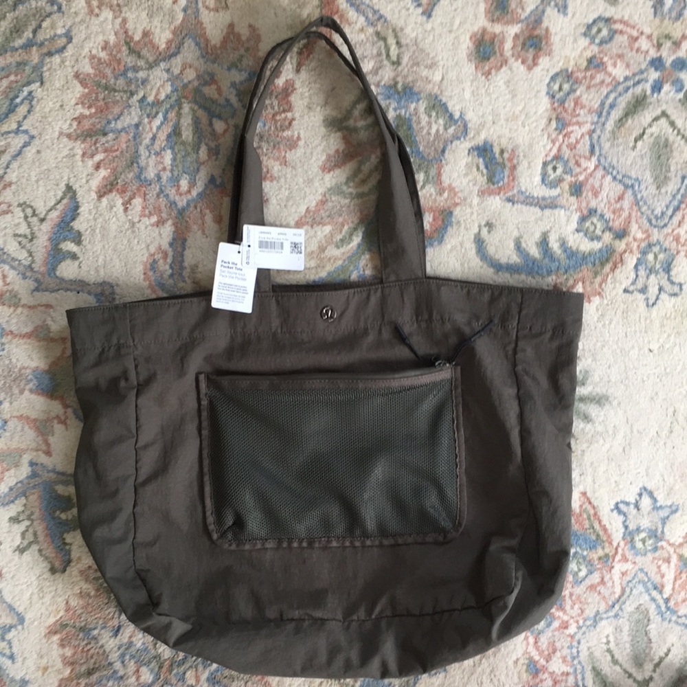 Lite weight travel tote